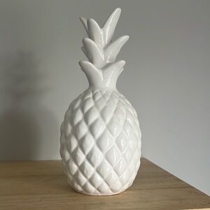 White ceramic pineapple